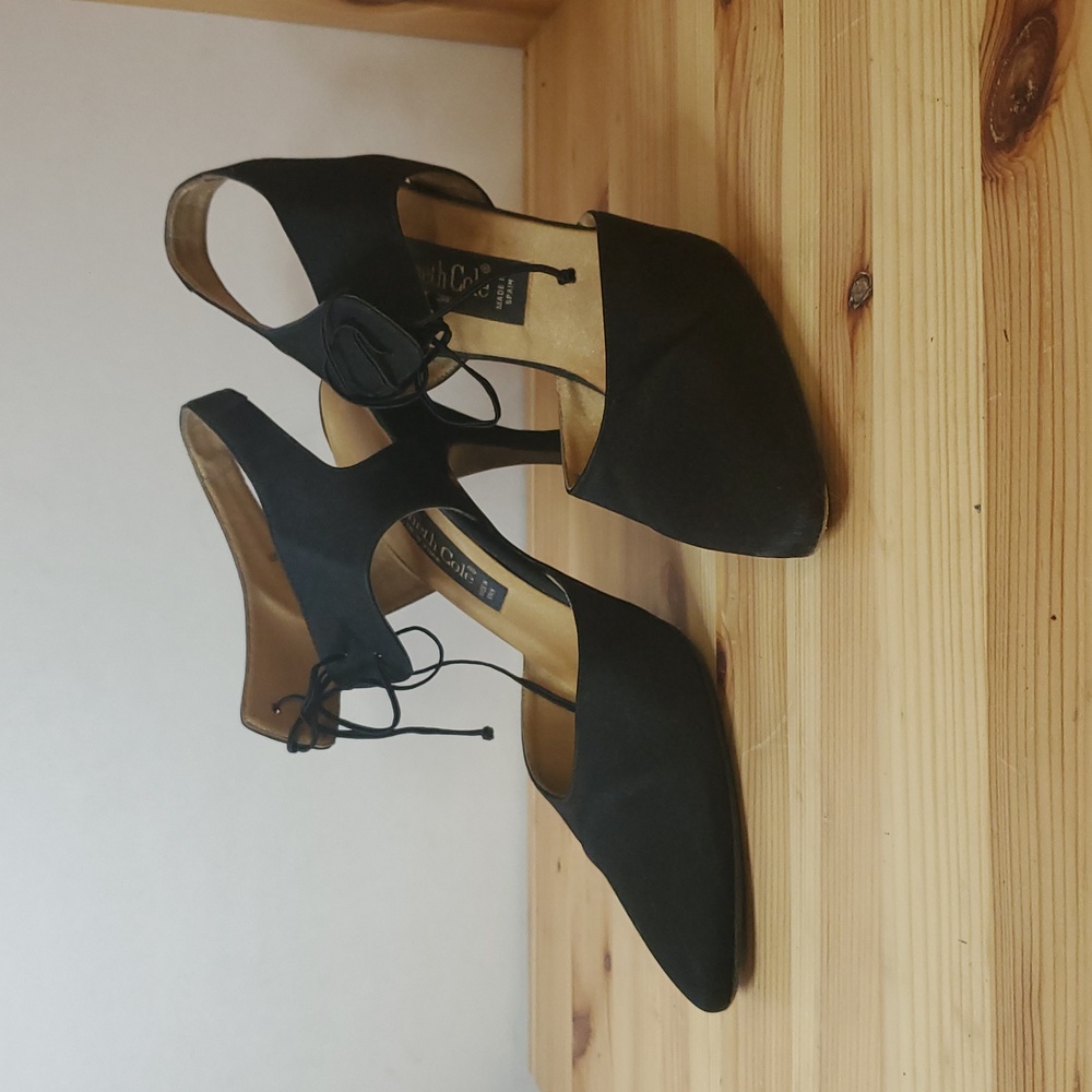 KENNETH COLE SENSUAL SIZE 8 POINTY HEELS GS677
